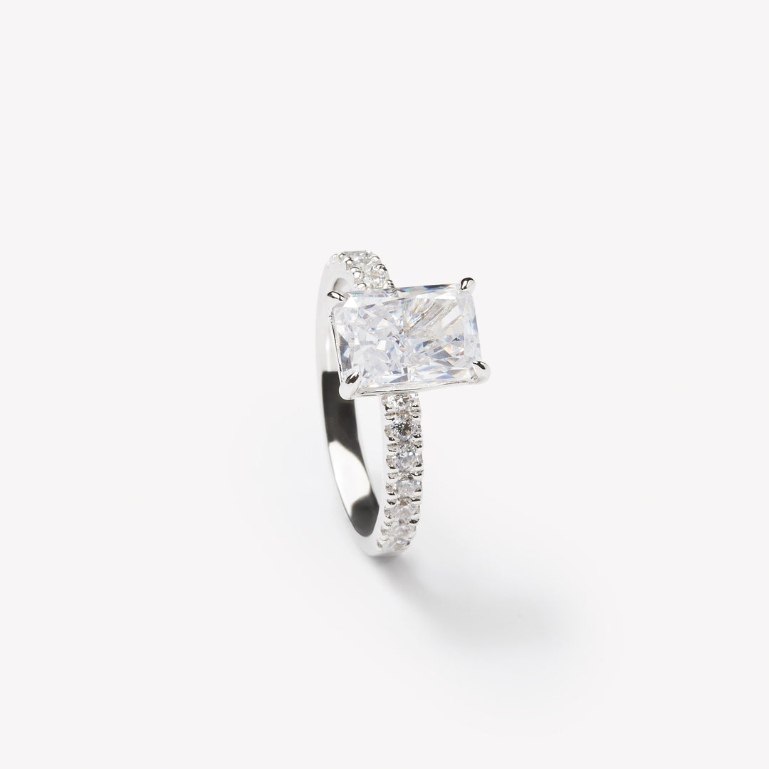 Elegant radiant cut engagement ring by IRALIS – Zurich-designed fine jewelry with DEF color and VS1–VS2 clarity.