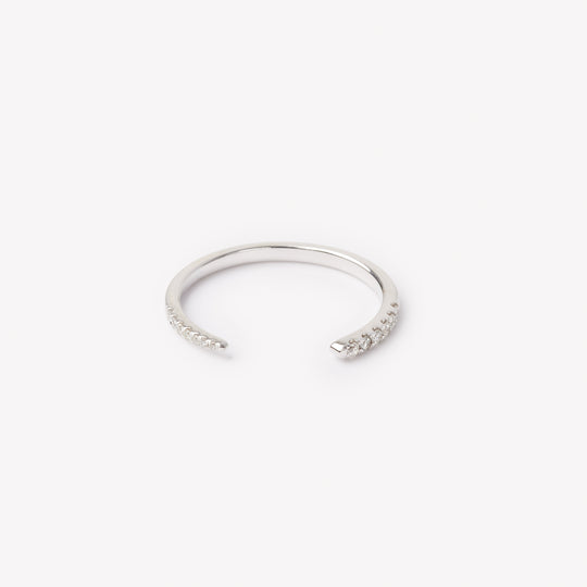 Round brilliant cut diamond ring by IRALIS featuring lab-grown diamonds in DEF color and VS1–VS2 clarity, Zurich designed