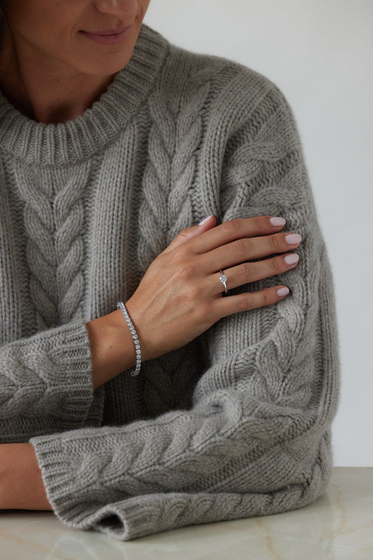 Round brilliant cut engagement ring by IRALIS with lab-grown diamonds in DEF color, VS1–VS2 clarity, knife setting, Zurich designed