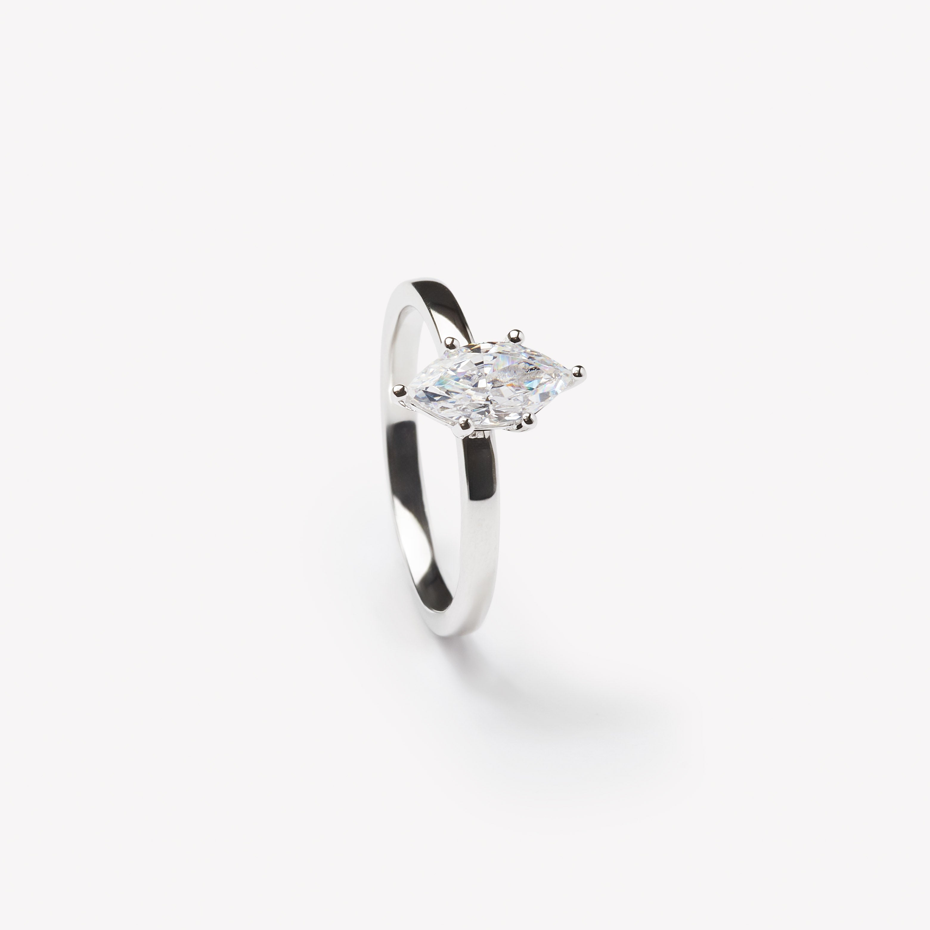 Elegant marquise cut engagement ring by IRALIS – Zurich-designed fine jewelry, featuring DEF color and VS1–VS2 clarity.