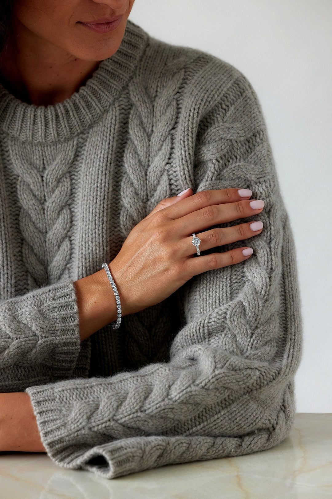 Round brilliant cut engagement ring by IRALIS – Zurich-designed fine jewelry, with DEF color, VS1–VS2 clarity and prong setting.