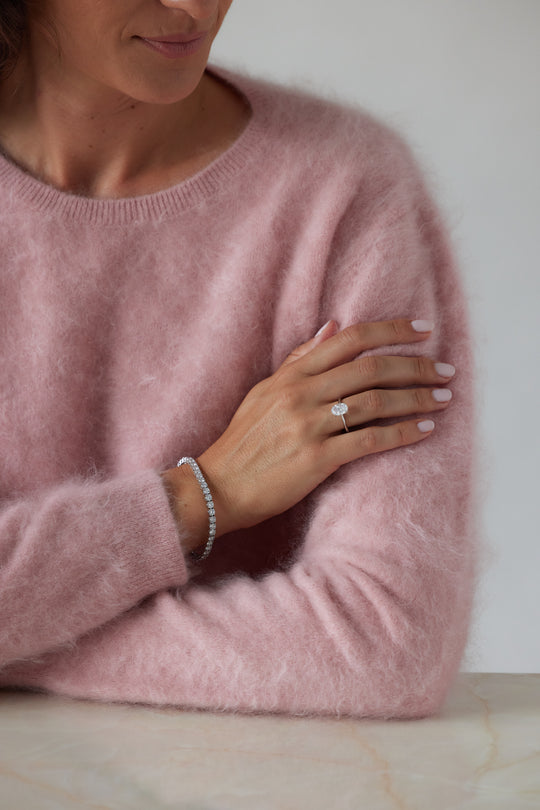 Oval cut engagement ring by IRALIS – Zurich-designed fine jewelry with plain knife setting, DEF color and VS1–VS2 clarity.