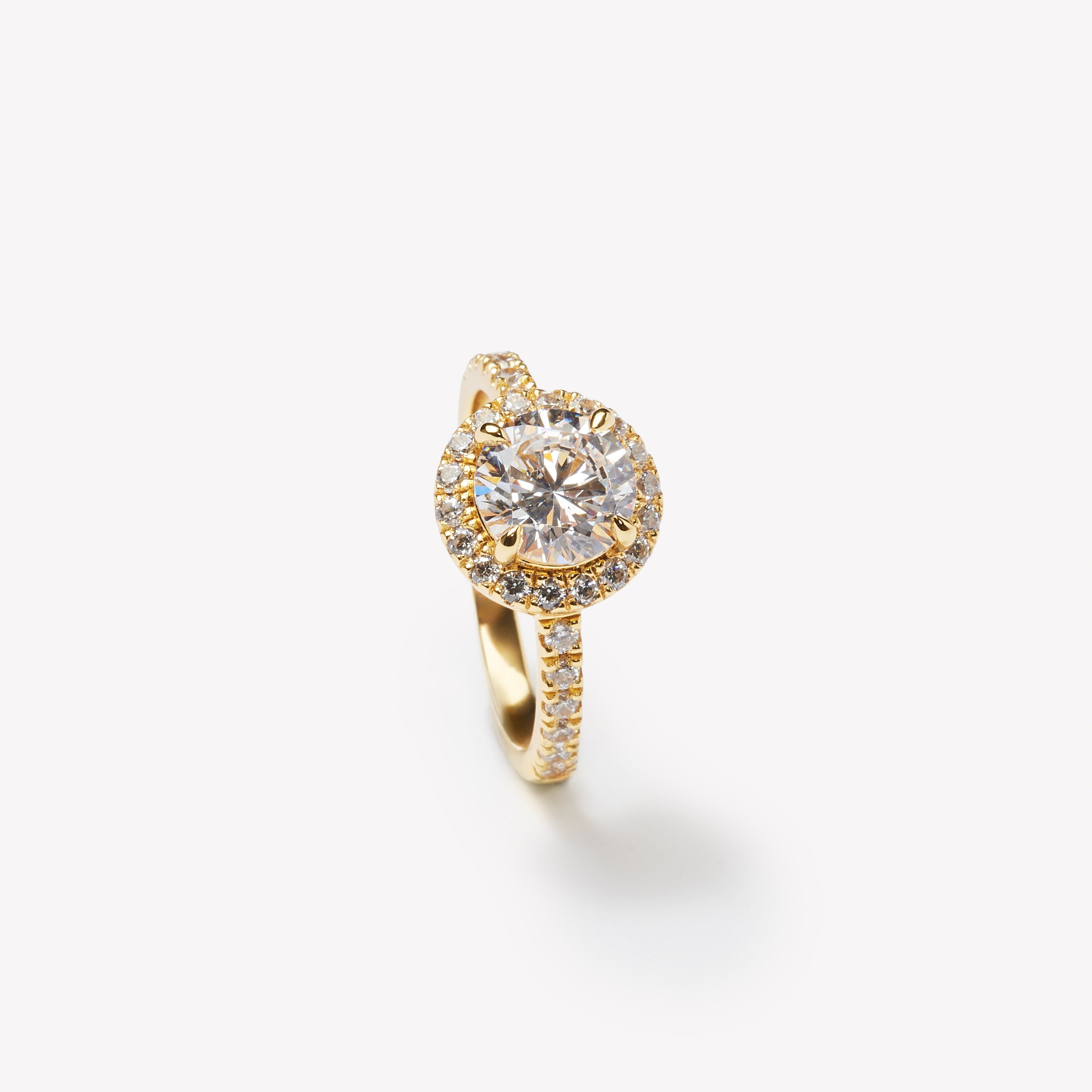Round brilliant cut halo engagement ring by IRALIS – Zurich-designed fine jewelry with VS1–VS2 clarity and pave setting.