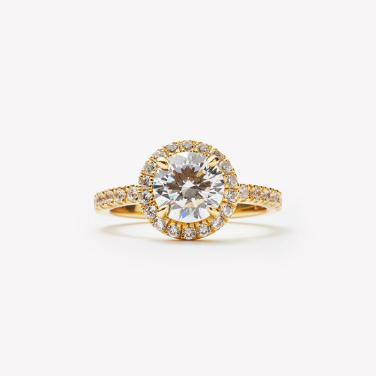 Round brilliant cut halo engagement ring by IRALIS – Zurich-designed fine jewelry with VS1–VS2 clarity and pave setting.