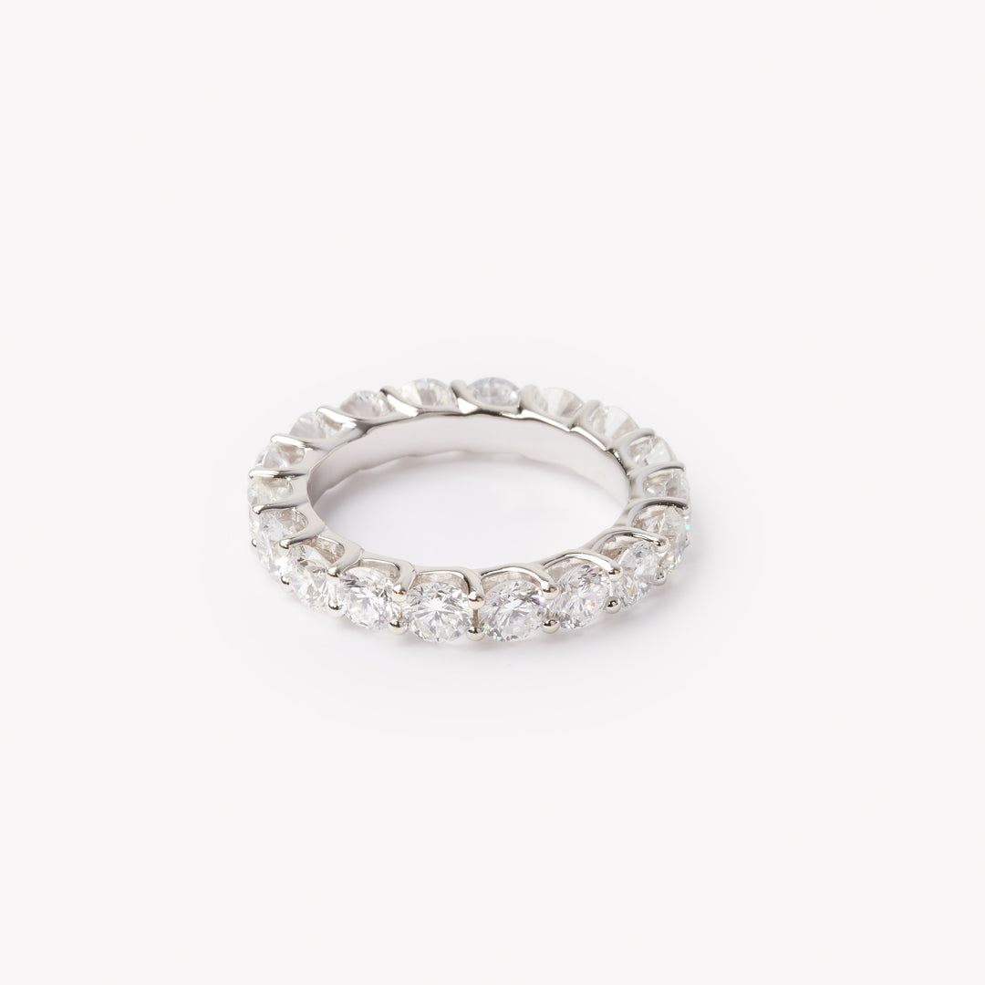 Round brilliant cut eternity ring by IRALIS featuring lab-grown diamonds in DEF color and VS1–VS2 clarity, Zurich designed