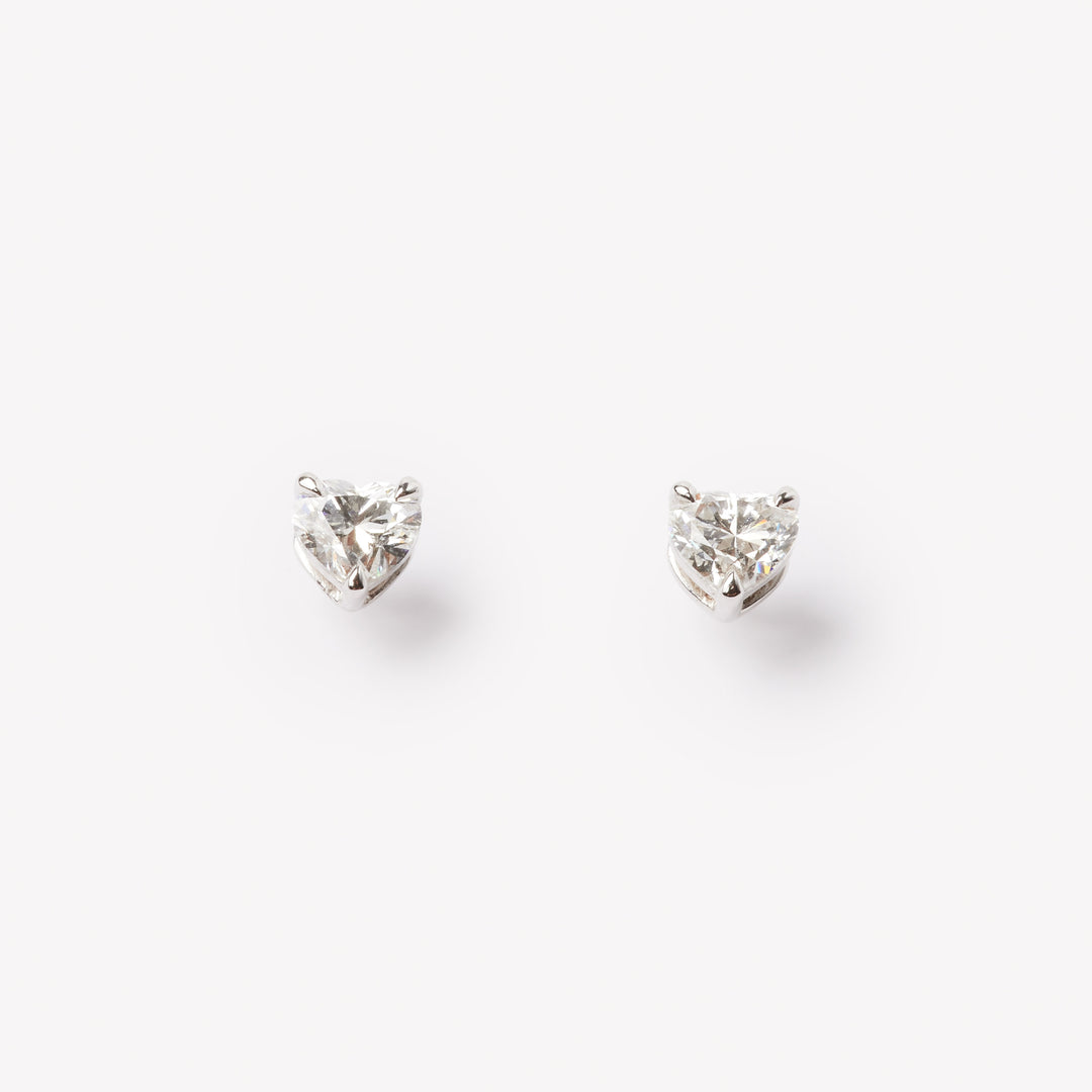 18k gold heart shaped lab-grown studs. Designed in Zürich.