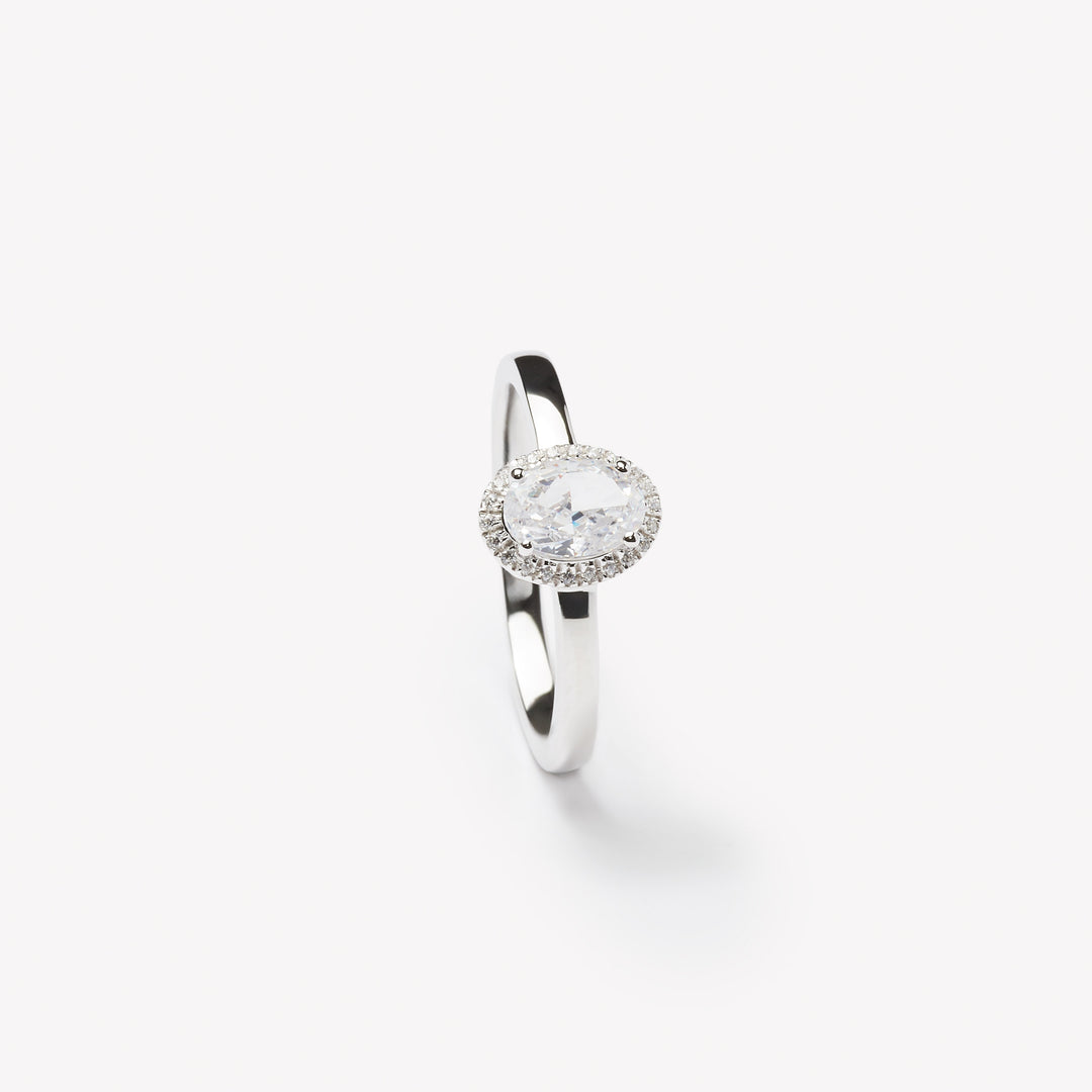 Elegant oval cut engagement ring with halo by IRALIS – Zurich-designed fine jewelry with DEF color and VS1–VS2 clarity.