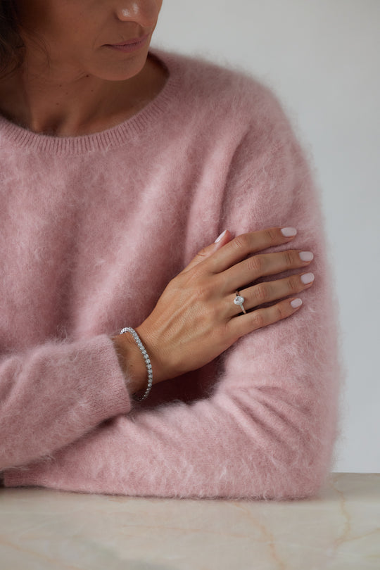 Elegant oval cut engagement ring with halo by IRALIS – Zurich-designed fine jewelry with DEF color and VS1–VS2 clarity.