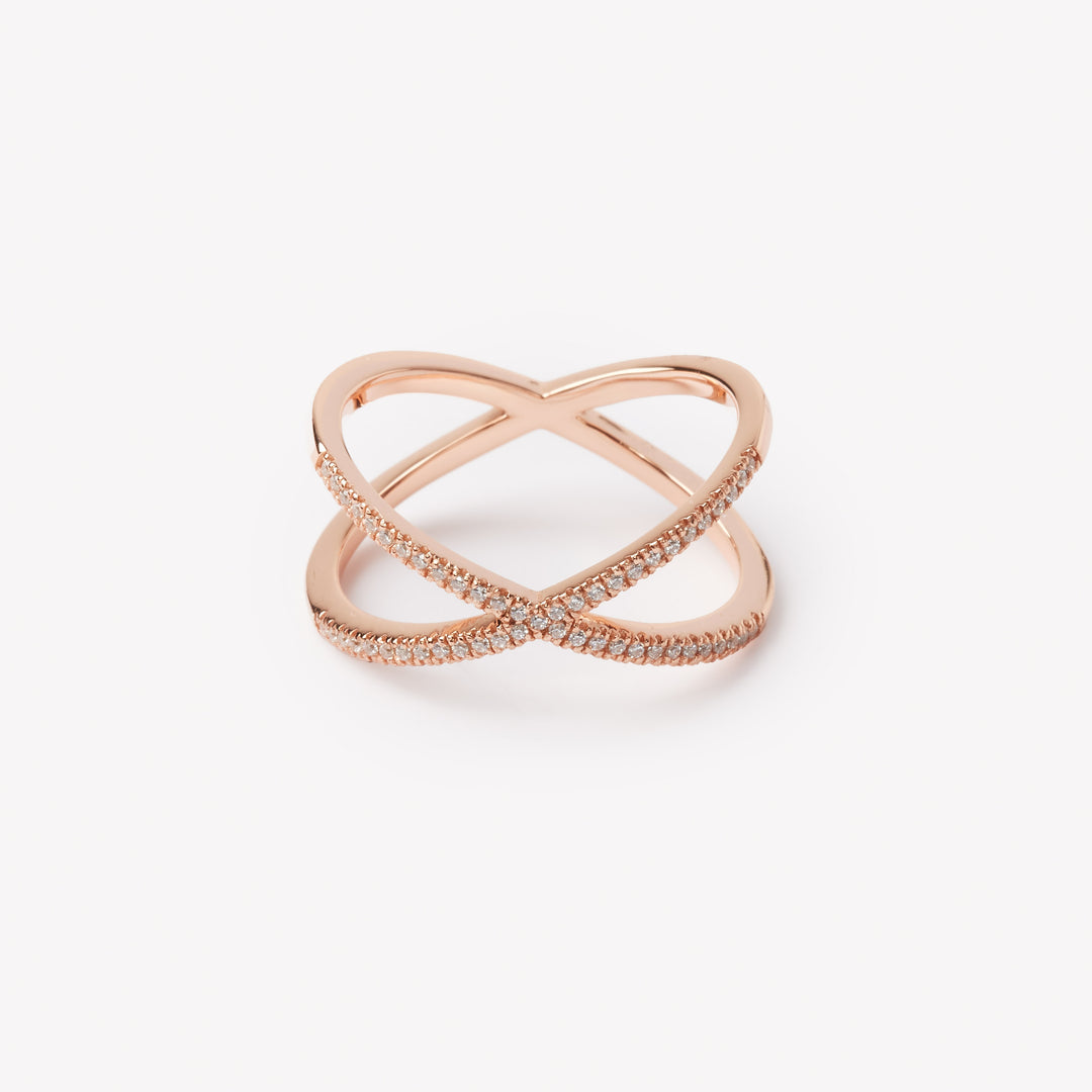 Round brilliant cut diamond ring by IRALIS featuring lab-grown diamonds in DEF color and VS1–VS2 clarity, Zurich designed