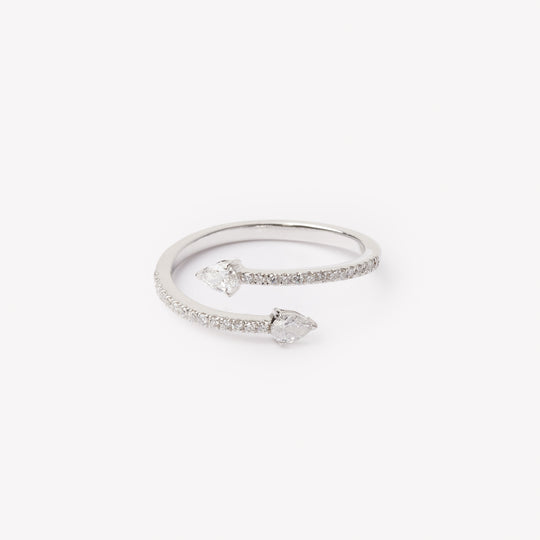 Round brilliant ring with pear-cut side stones by IRALIS featuring lab-grown diamonds in DEF color and VS1–VS2 clarity, Zurich designed