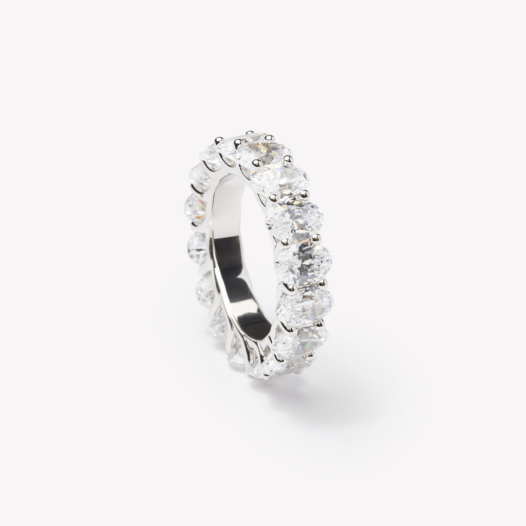 Oval cut eternity ring by IRALIS – Zurich-designed fine jewelry featuring DEF color and VS1–VS2 clarity.