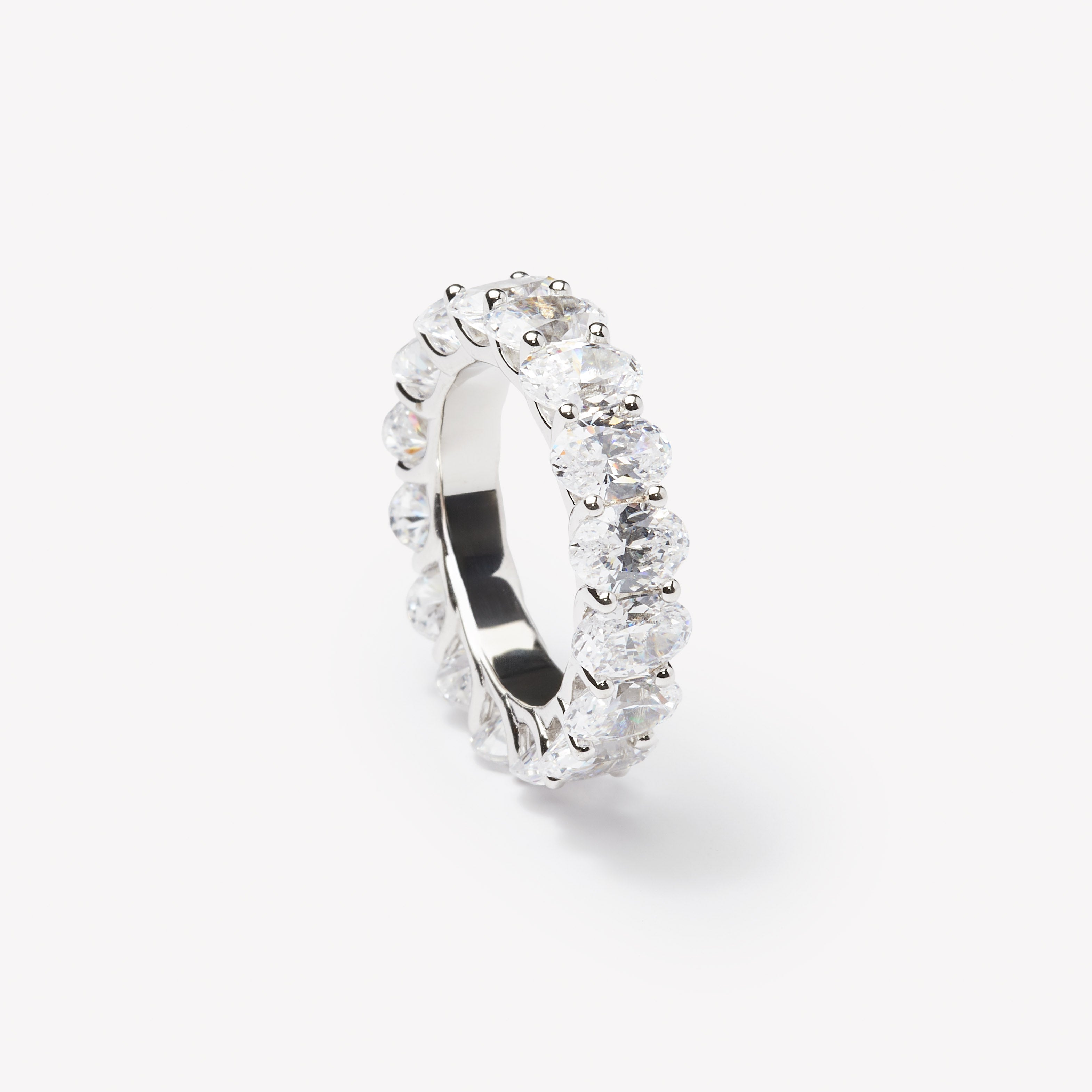 Oval cut eternity ring by IRALIS – Zurich-designed fine jewelry featuring DEF color and VS1–VS2 clarity.