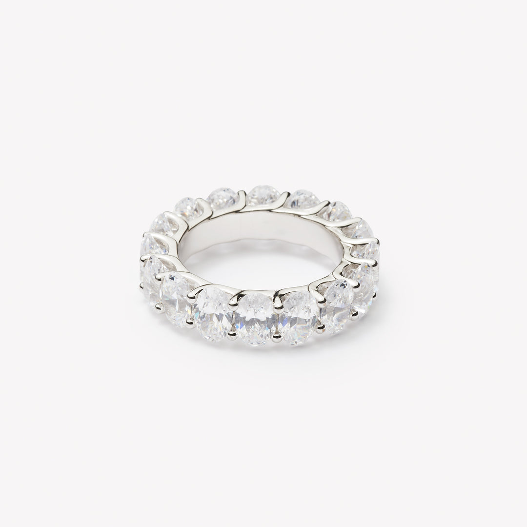 Oval cut eternity ring by IRALIS – Zurich-designed fine jewelry featuring DEF color and VS1–VS2 clarity.