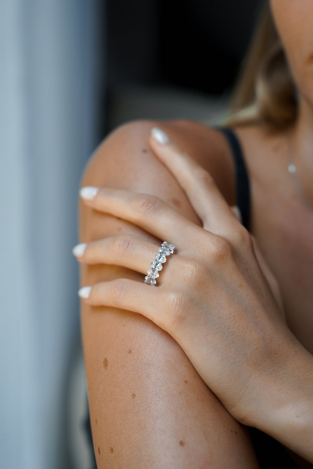 Oval cut eternity ring by IRALIS – Zurich-designed fine jewelry featuring DEF color and VS1–VS2 clarity.