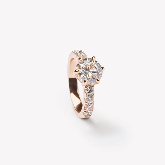 Round brilliant cut engagement ring by IRALIS – Zurich-designed fine jewelry, with DEF color, VS1–VS2 clarity and prong setting.