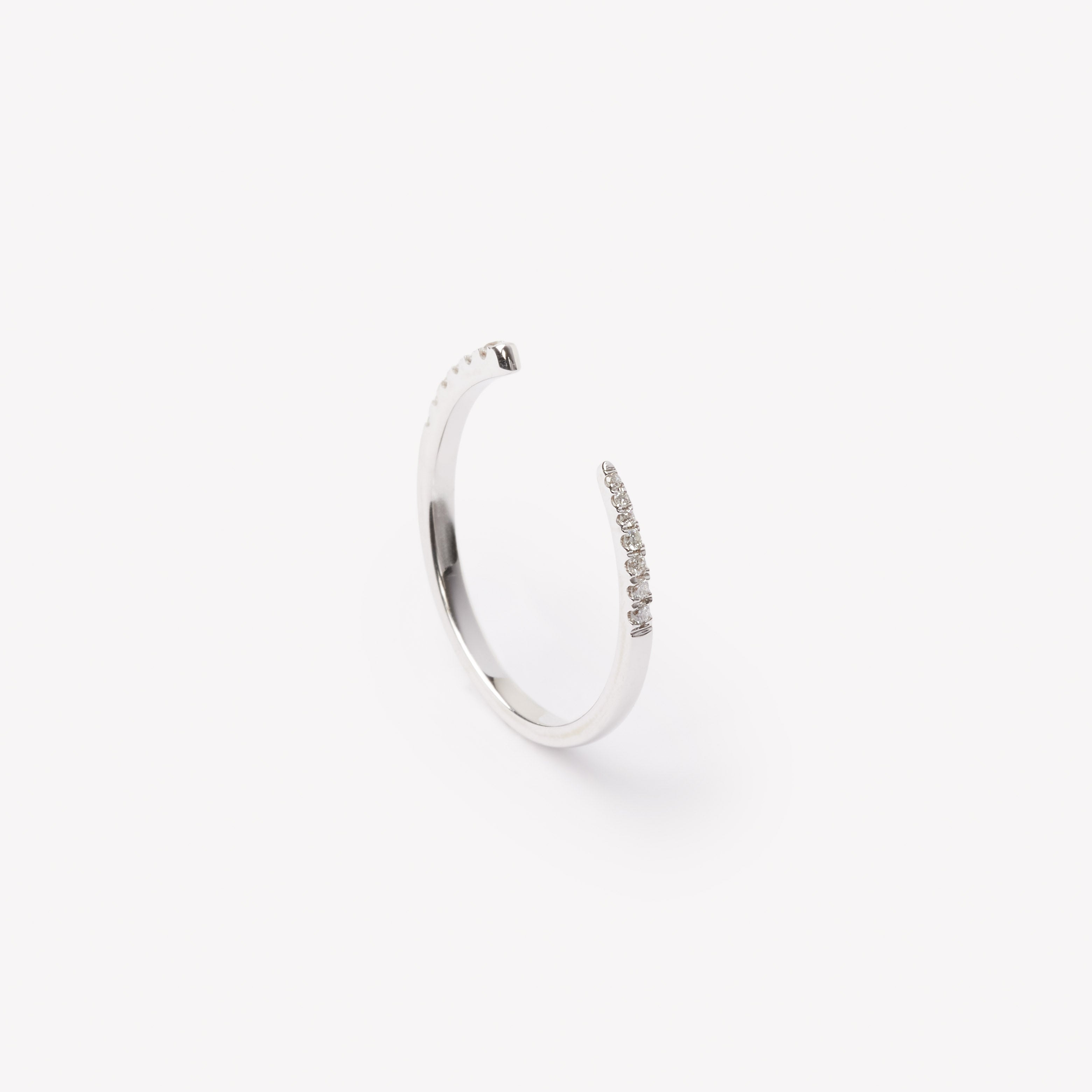 Round brilliant cut diamond ring by IRALIS featuring lab-grown diamonds in DEF color and VS1–VS2 clarity, Zurich designed