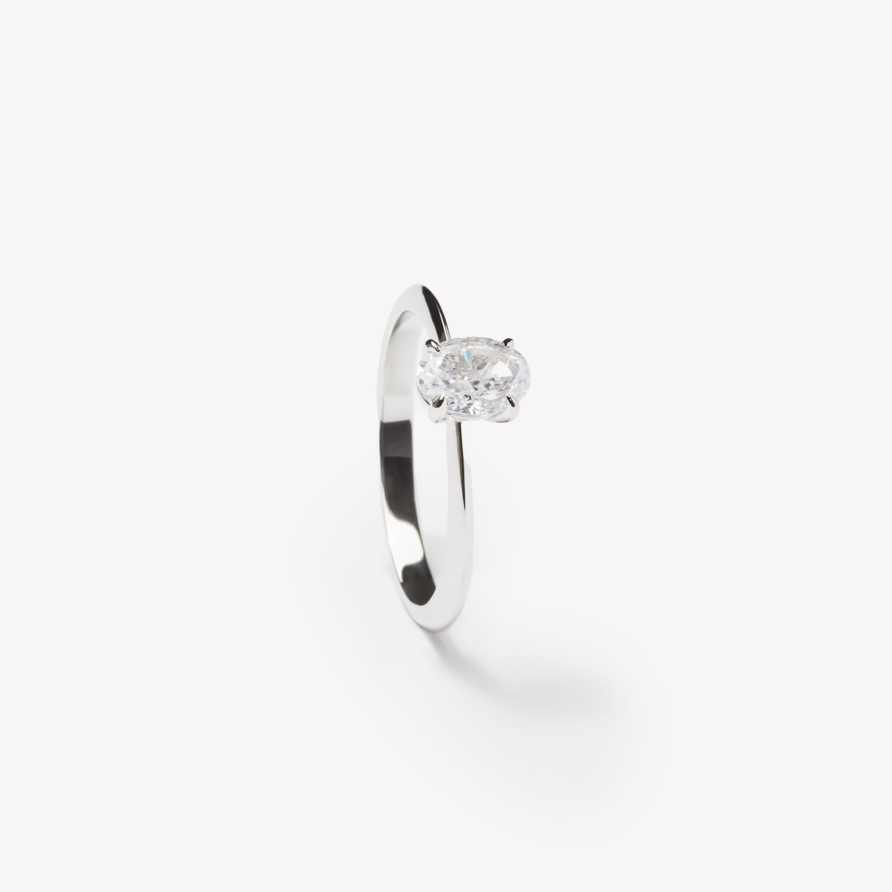 Oval cut engagement ring by IRALIS – Zurich-designed fine jewelry with plain knife setting, DEF color and VS1–VS2 clarity.