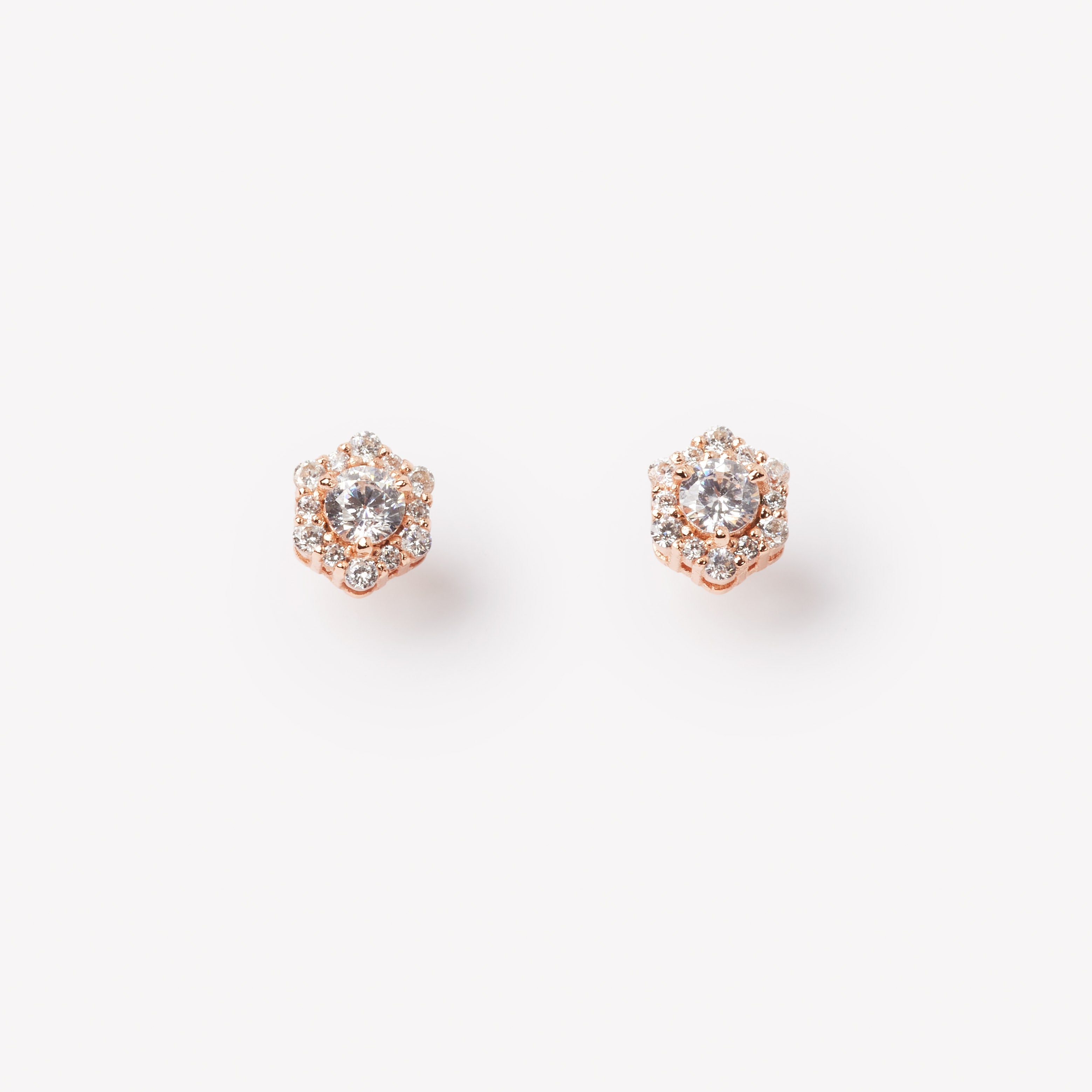 18k rose gold stud earrings with round brilliant-cut lab-grown diamonds.